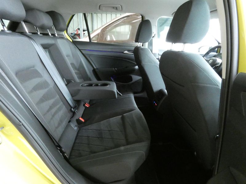 Volkswagen Golf (2020) Style 1,5 TSI - fotka 27 z 30