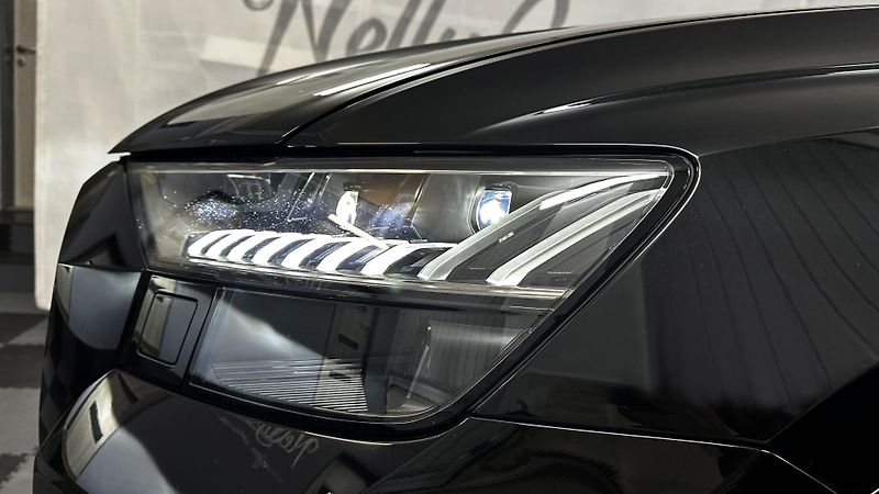 Audi RS Q8 TOP STAV / PLNÁ VÝBAVA  - fotka 18 z 54