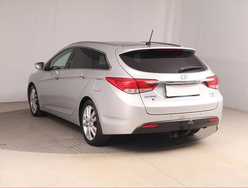 Hyundai i40 (2013) 1.7 CRDi, Navi, Xenony - fotka 4 z 17