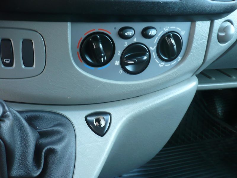 Opel Vivaro 2.0DCI 66Kw Klima L1H1 - fotka 12 z 21