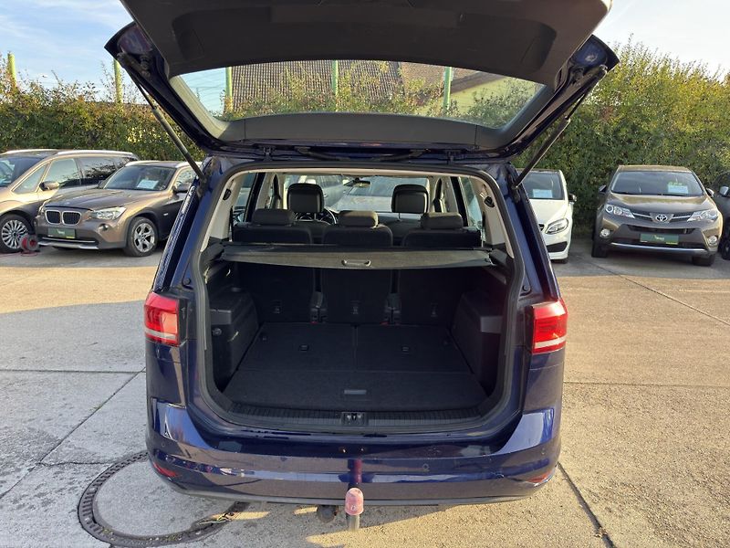 Volkswagen Touran - fotka 8 z 11