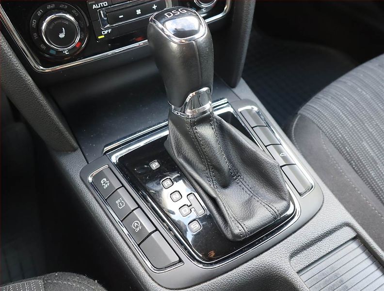 Škoda Superb (2013) 2.0 TDI, Automat, Navi, Xenony - fotka 13 z 20