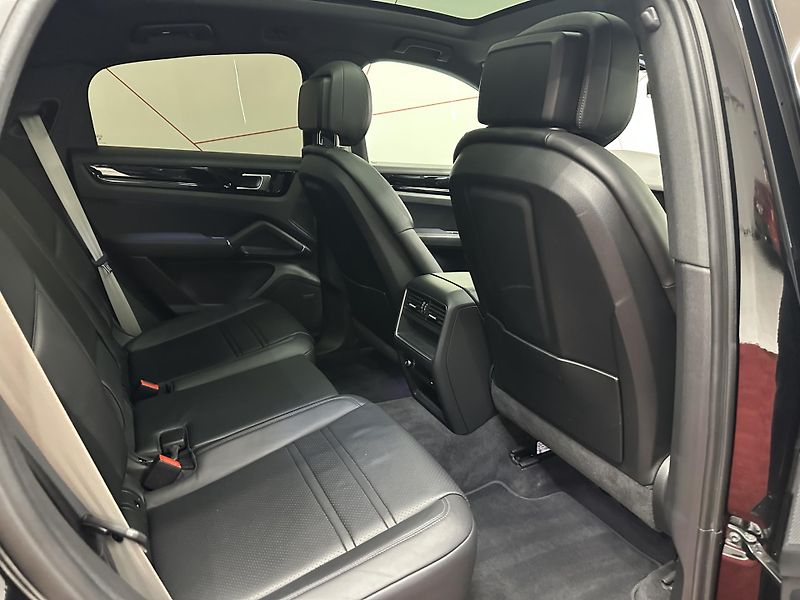 Porsche Cayenne (2023) E-Hybrid Coupe*PANO*CZ*DPH*1.M - fotka 14 z 21