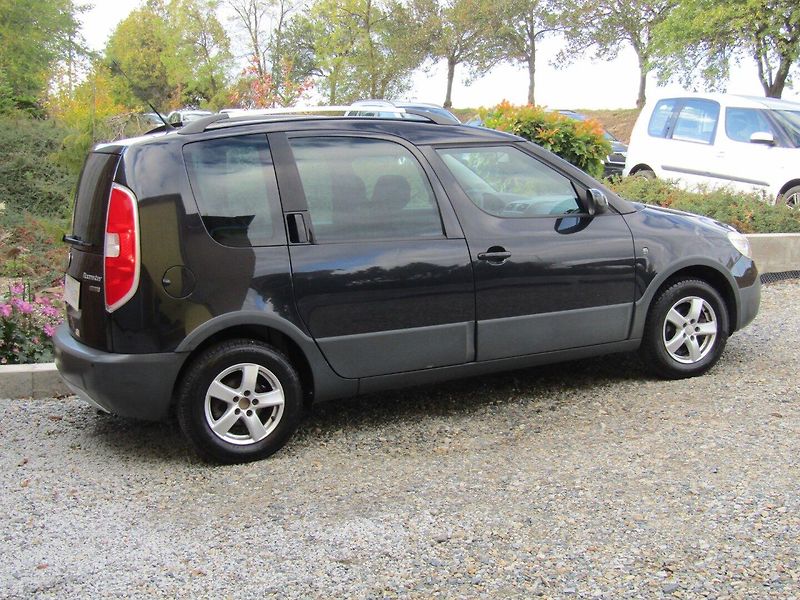 Škoda Roomster (2011) 1.2TSI 63kW SCOUT ZIMNÍ PNEU - fotka 11 z 37