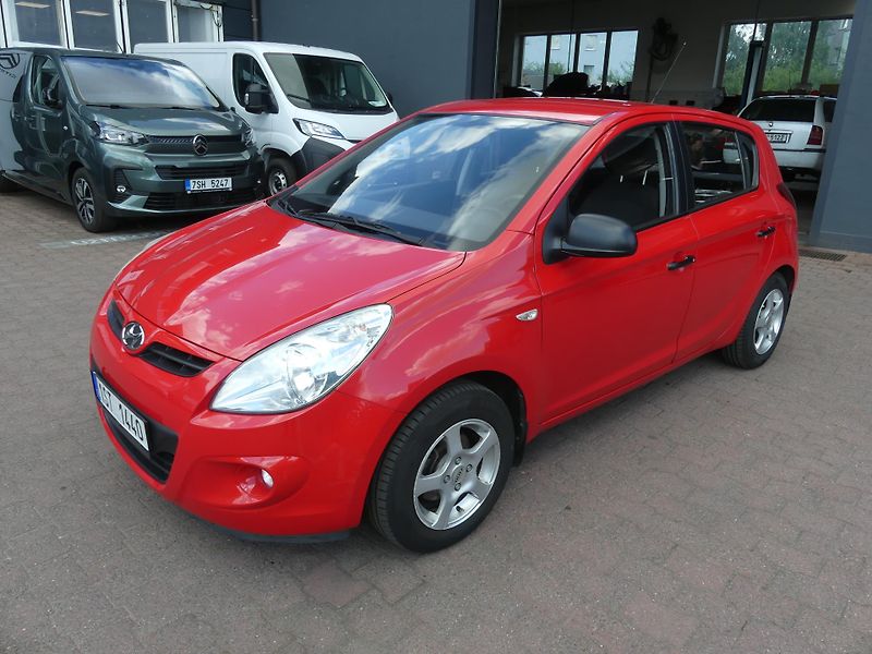 Hyundai i20 (2009) 1,2 i - fotka 1 z 18