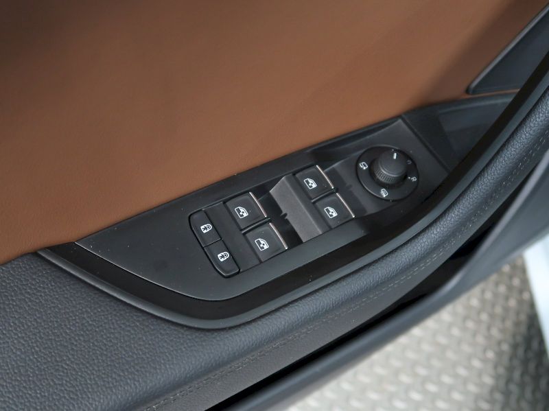 Škoda Superb (2024) LAURIN&KLEMENT 2.0TDI 147KW 4x - fotka 38 z 43