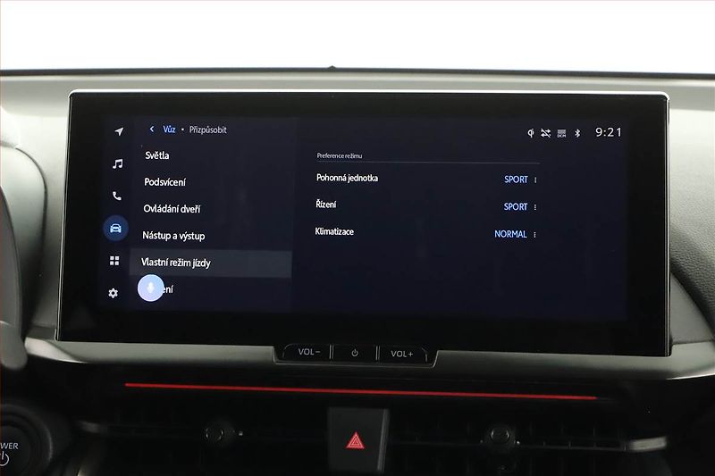 Toyota C-HR (2025) 2.0 Plug-in - fotka 14 z 30