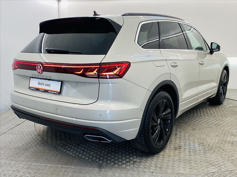 Volkswagen Touareg 3,0 Elegance nez. topení - fotka 2 z 26