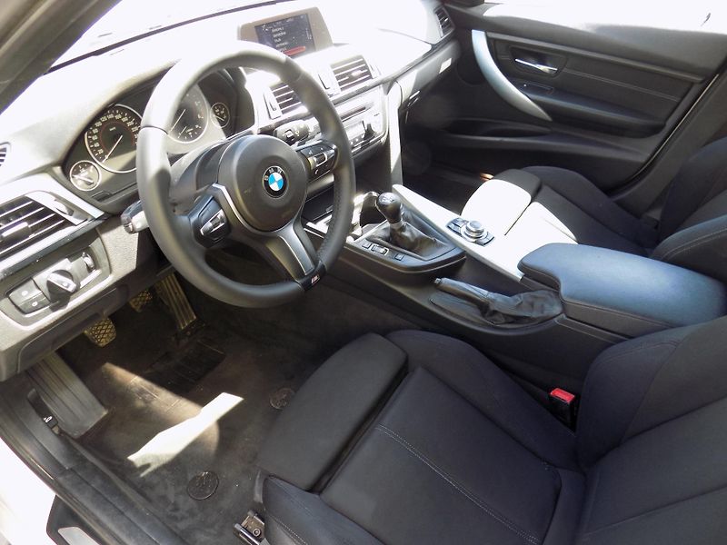 BMW Řada 3 (2014) 320 D 135 KW - fotka 9 z 13