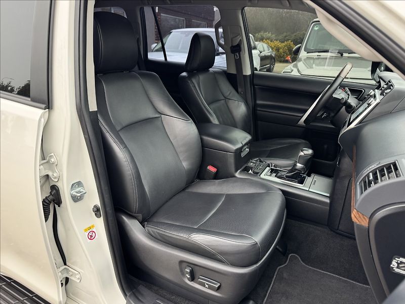 Toyota Land Cruiser 4,0   150 Prestige - fotka 10 z 28