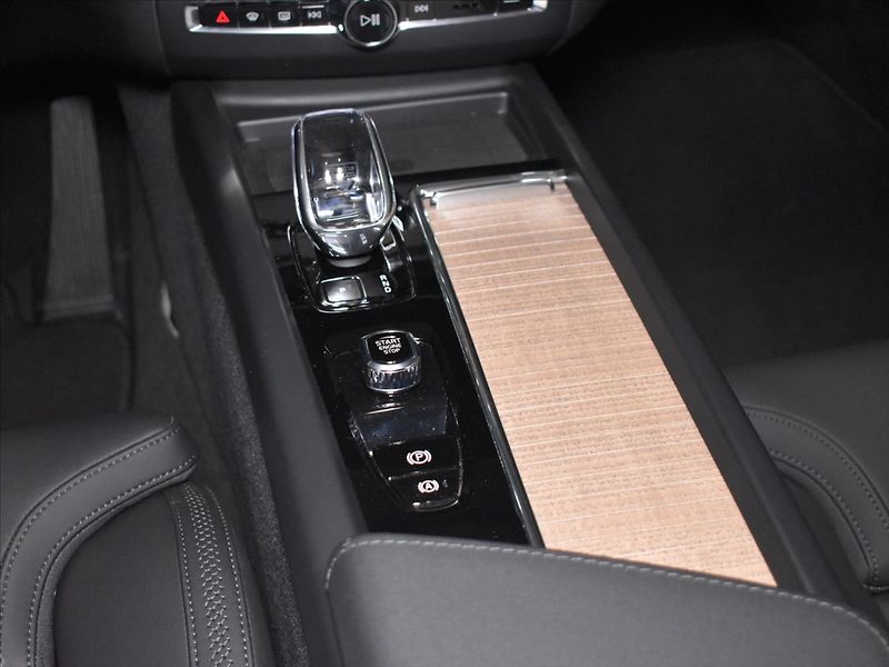 Volvo XC60 2,0 B5 AWD PLUS BLIS,Bezklíč - fotka 14 z 23