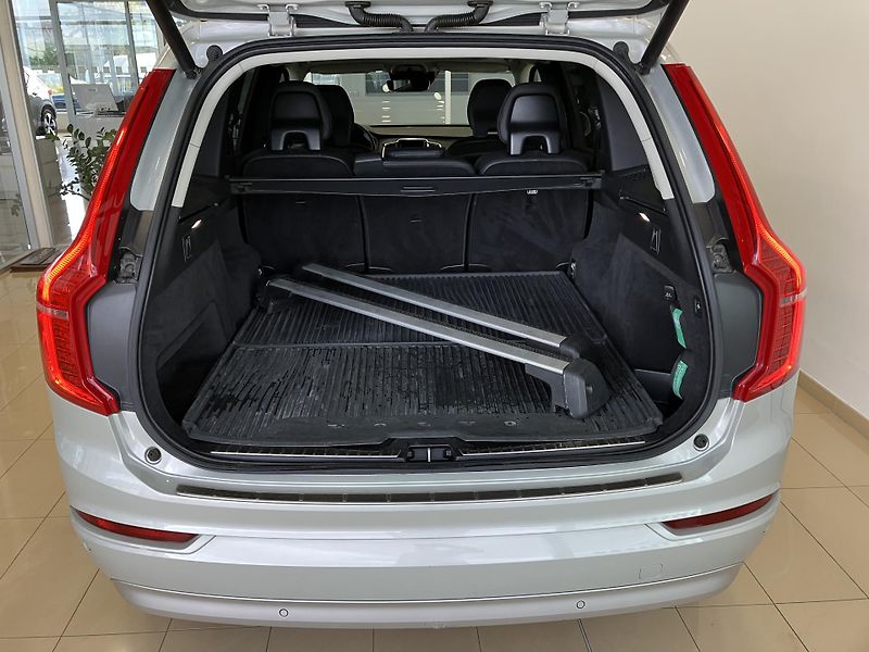 Volvo XC90 B5 AWD Momentum AT8 - fotka 9 z 48