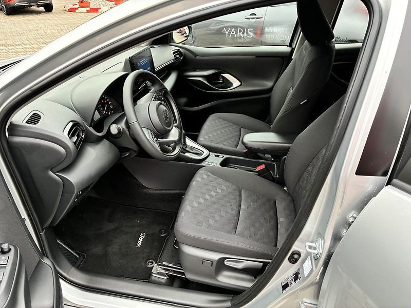 Toyota Yaris 1.5 Hybrid 116 Comfort - fotka 13 z 24