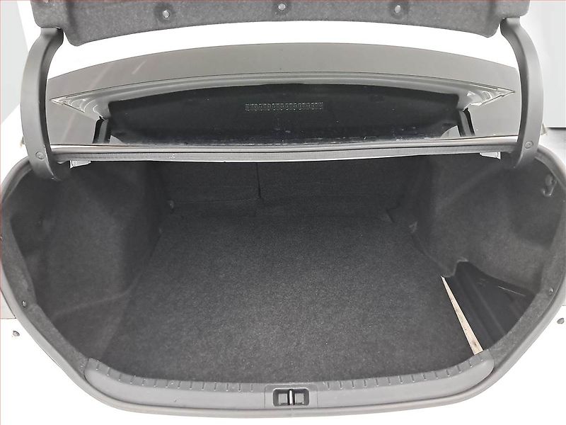 Toyota Corolla (2016) 1.6 Valvematic, Automat, Navi - fotka 14 z 23