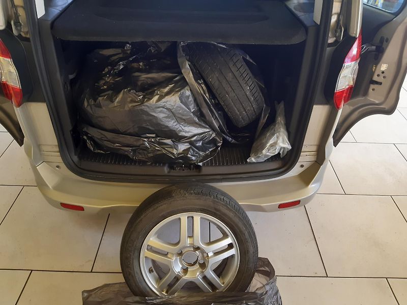 Ford Tourneo Courier 1.0 i DIGIKLIMA  - fotka 17 z 24
