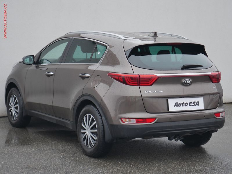 Kia Sportage (2017) 1.6 GDi, 2.maj,ČR, Navi - fotka 6 z 22