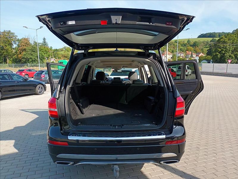 Mercedes-Benz GLS 3,0 350 d 4MATIC,DPH,TAŽNÉ - fotka 35 z 51