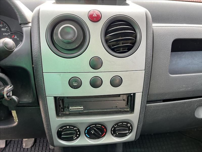 Citroën Berlingo 1,4 i TAŽNÉ STK 2/27 - fotka 15 z 31