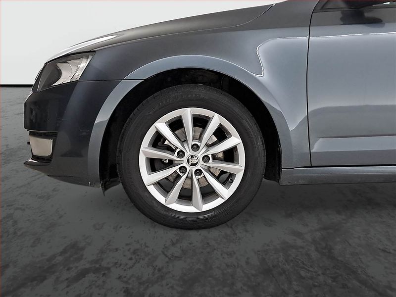 Škoda Octavia (2016) 1.6 TDI, Automat, Navi - fotka 15 z 17