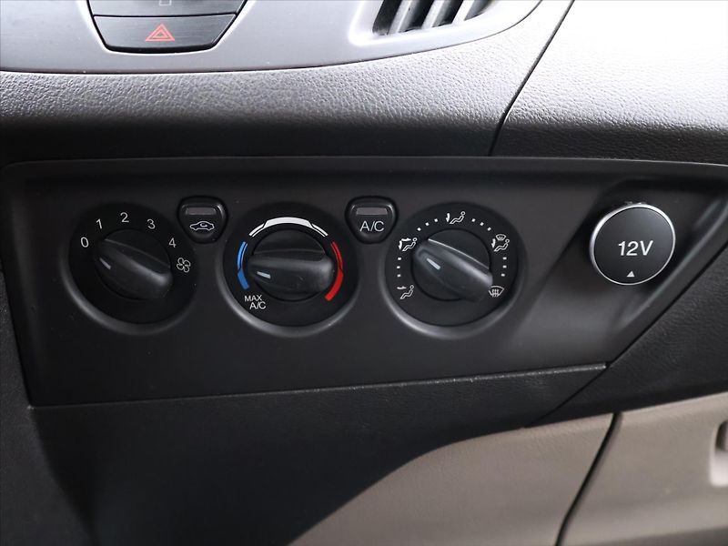 Ford Tourneo Custom 2,0 TDCI 125kW Titanium CZ DPH - fotka 24 z 32