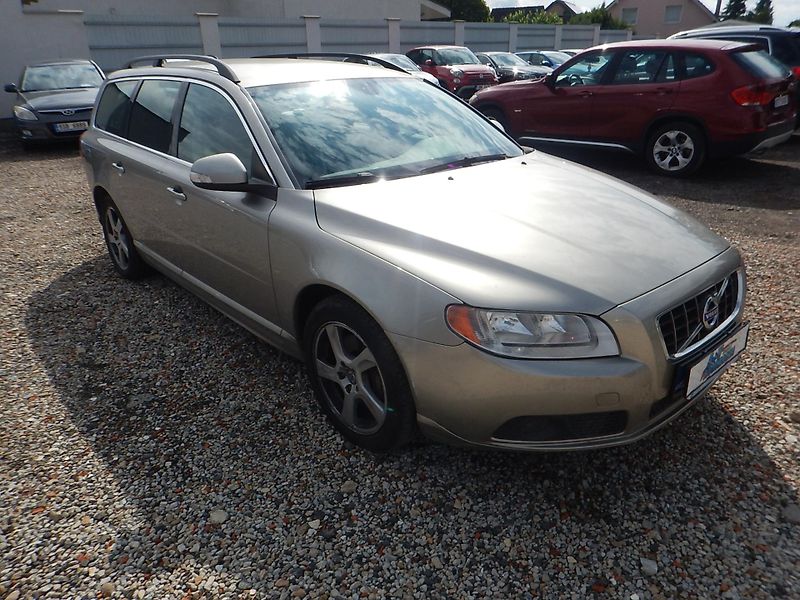 Volvo V70 D3 2.0 D, AUT, 120 kW  - fotka 4 z 31