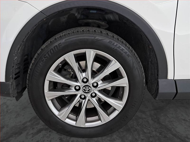 Toyota RAV4 (2018) 2.5 Hybrid - fotka 15 z 18