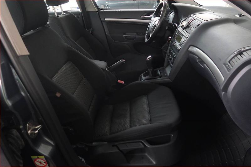 Škoda Octavia (2007) 2.0 TDI, po STK, dobrý stav - fotka 9 z 13