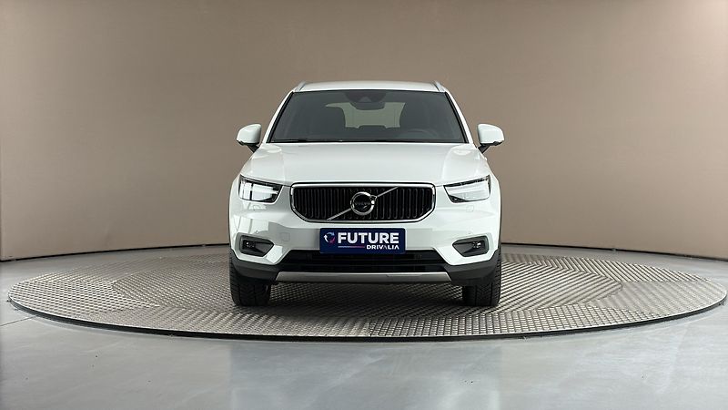 Volvo XC40 2.0 T3 AUT Momentum Pro - fotka 3 z 28