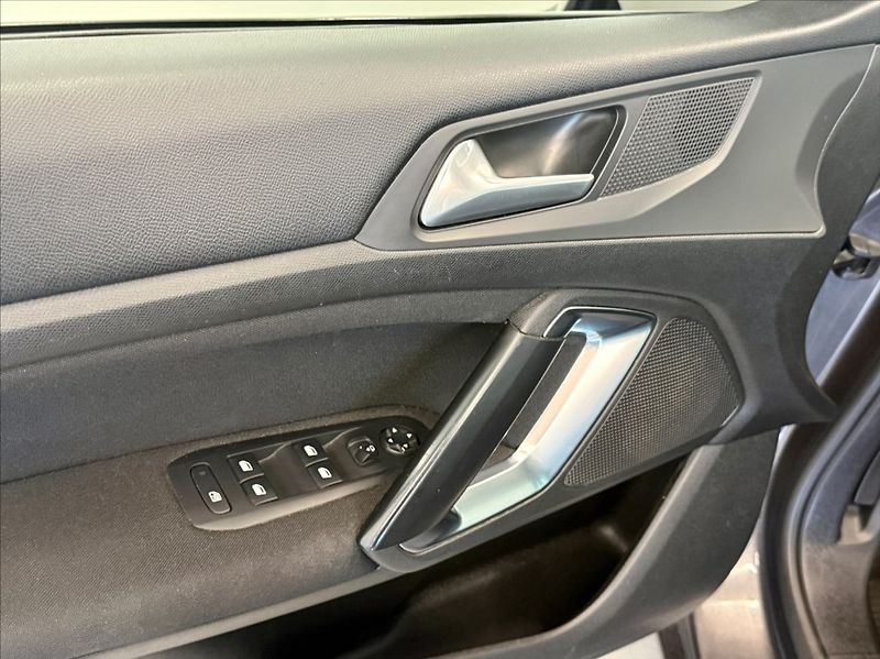 Peugeot 308 1,2 I 1.MAJITEL, SERVISNÍ KNIH - fotka 14 z 15