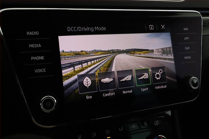 Škoda Superb (2018) Laurin&Klement 2.0 TDI, 4X4 - fotka 22 z 23