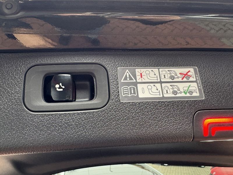 Mercedes-Benz Třídy C (2022) 220d AMG Ad.LED Navi Kamera - fotka 24 z 50