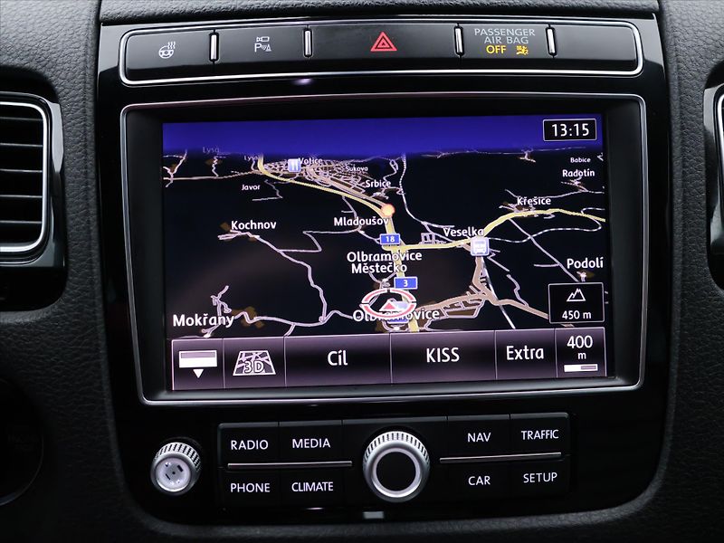 Volkswagen Touareg 3,0 TDI V6 DSG R-LINE CZ 4M - fotka 25 z 37