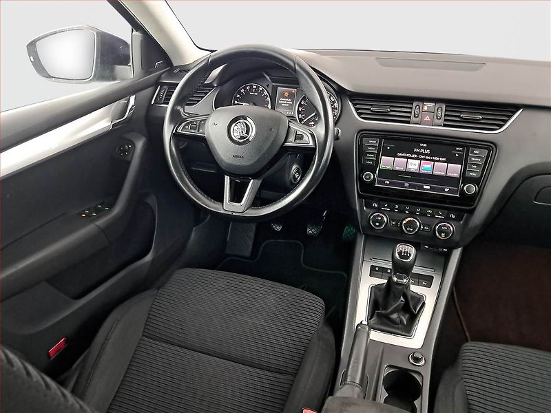 Škoda Octavia (2013) 2.0 TDI, Navi, Xenony - fotka 7 z 18