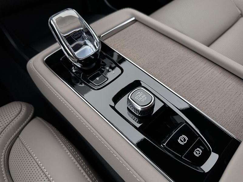Volvo XC90 (2026) T8 AWD Plug-in DARK PLUS 7m - fotka 22 z 25