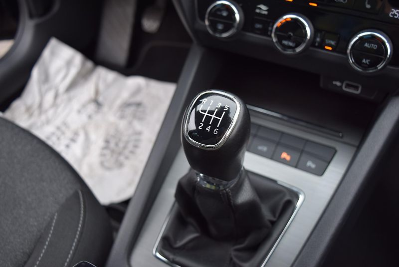 Škoda Octavia (2020) 2.0TDI 110kwSOLEIL VIRTUAL KAM - fotka 41 z 48