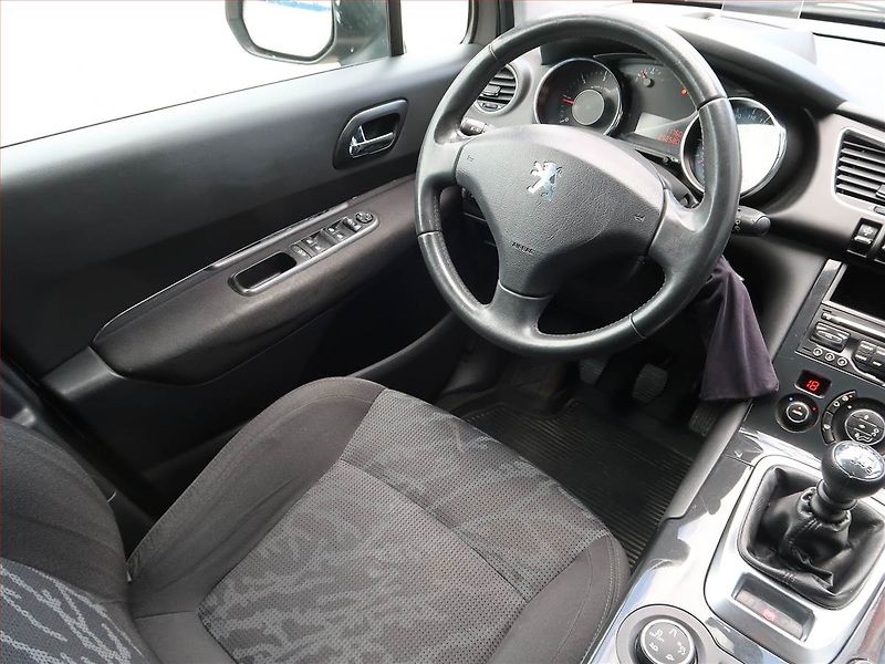 Peugeot 3008 (2011) 1.6 HDi, Navi, Tempomat - fotka 7 z 18
