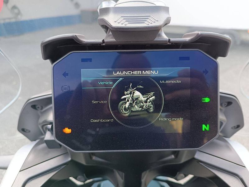 Moto Guzzi V 85 TT (2026) Travel Blu Zefiro - fotka 16 z 17