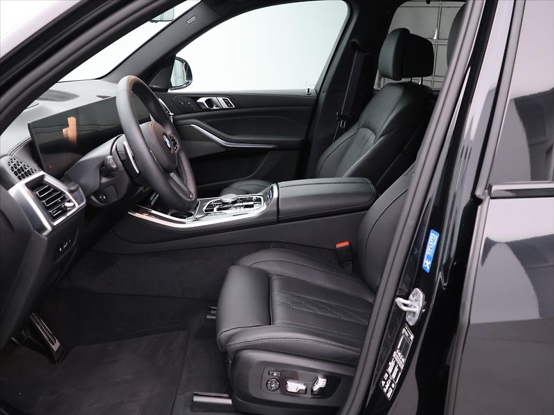 BMW X5 3,0 xDrive40d Mpacket - fotka 11 z 28