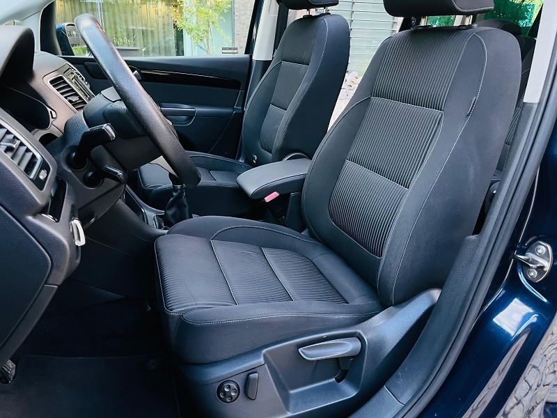 Seat Alhambra 2.0TDI MANUÁL SERVISKA TAŽNÉ - fotka 32 z 51