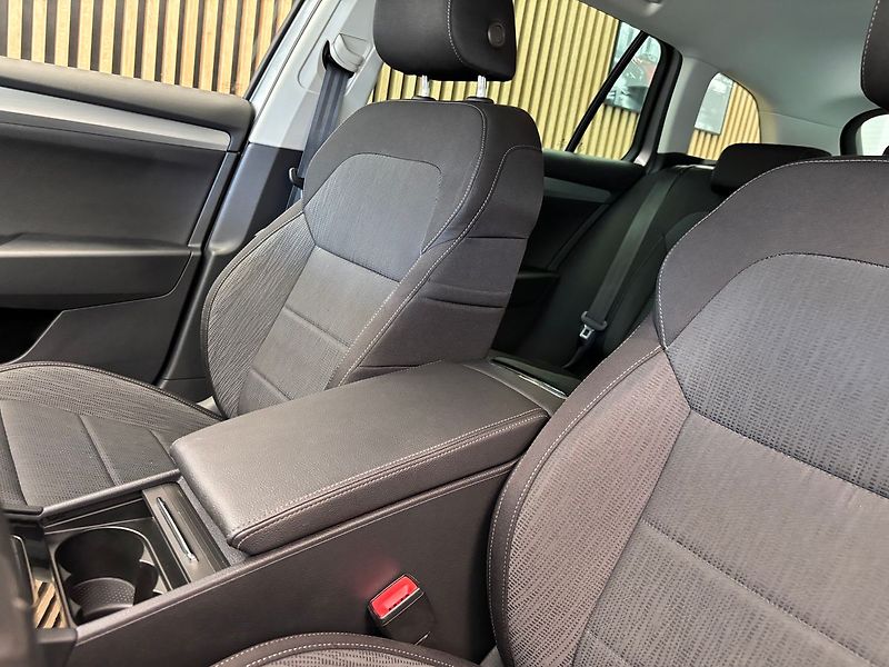Škoda Superb 2.0 TDI STYLE - fotka 19 z 28