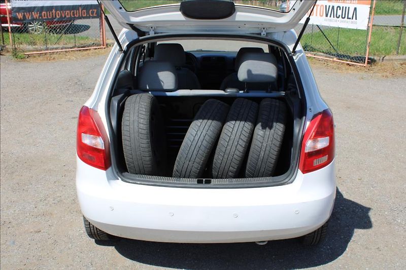 Škoda Fabia 1,2 i  STK 5/2028, ČR - fotka 14 z 19