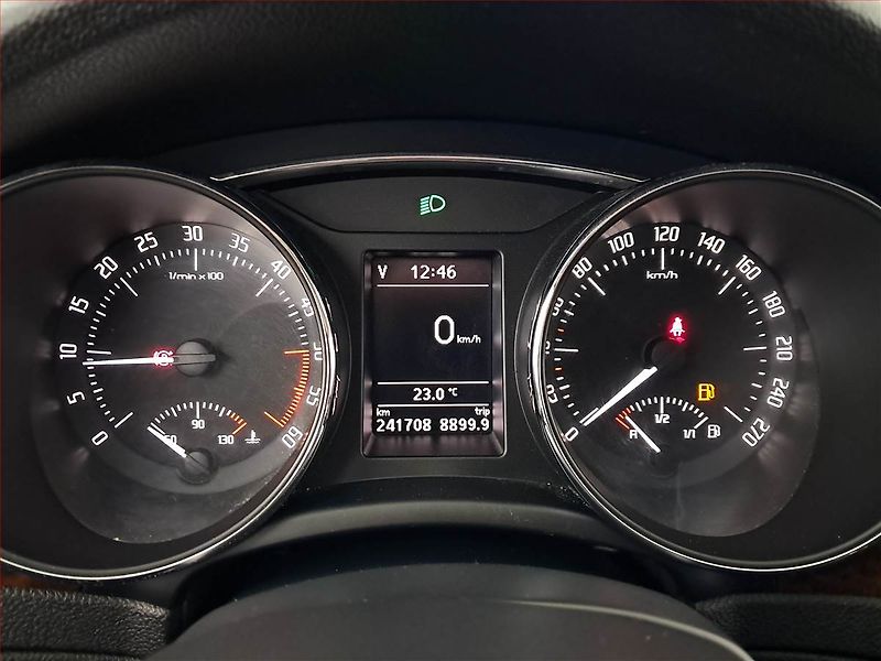 Škoda Superb (2013) Elegance 2.0 TDI, 4X4, Navi - fotka 11 z 17