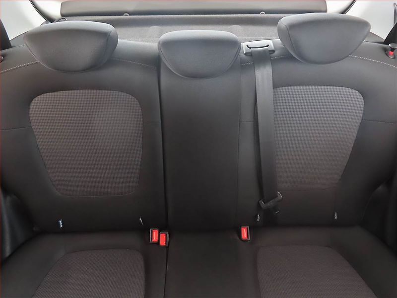 Hyundai i20 (2013) 1.2, Serv.kniha - fotka 10 z 13