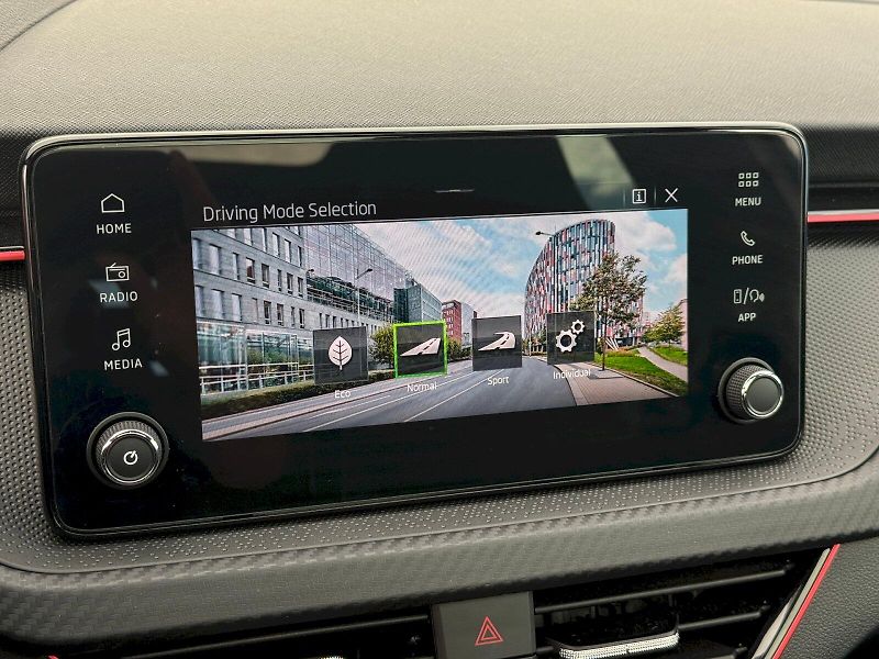 Škoda Scala (2025) 1.0 TSI 85 kW DSG Monte Carlo - fotka 15 z 22