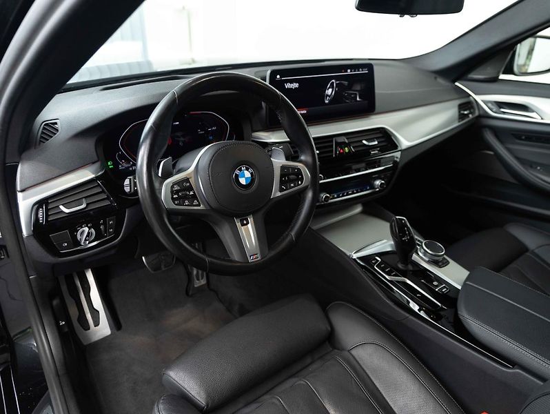 BMW Řada 5 540d xDrive - fotka 11 z 22