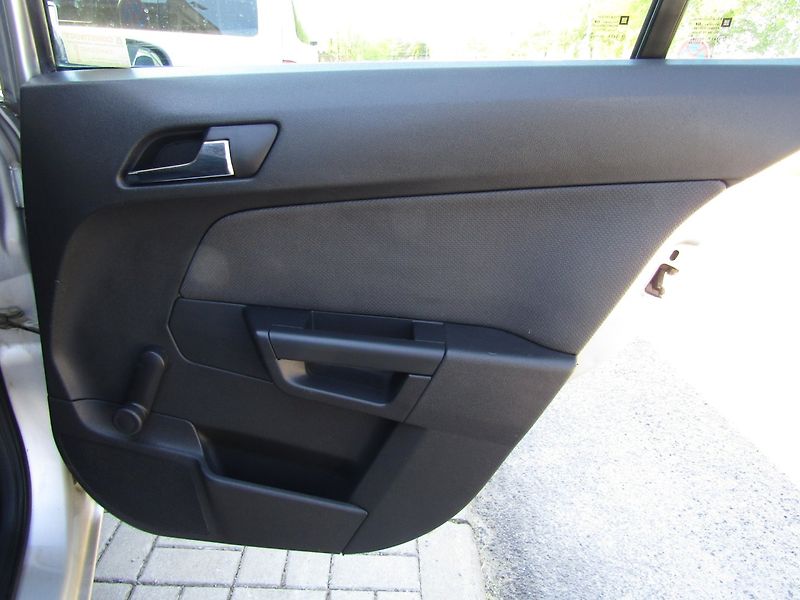 Opel Astra (2007) 1.8 16V AUTOMAT - fotka 23 z 35