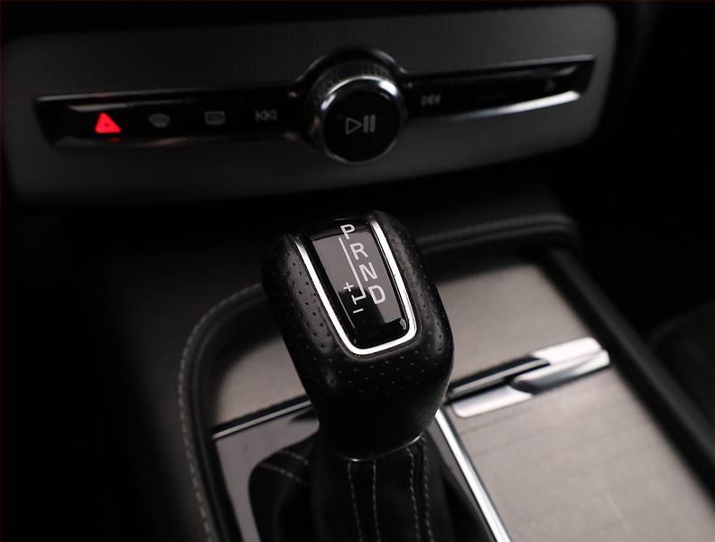 Volvo XC90 (2017) R-Design D5 AWD - fotka 12 z 18
