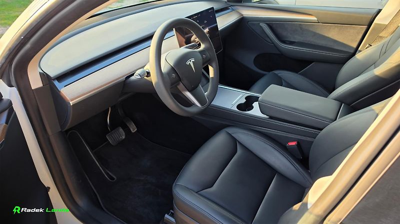 Tesla Model Y (2024) Long Range AWD Berlín | tažné - fotka 6 z 11