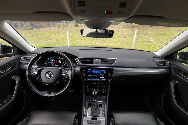 Škoda Superb TDI 110 kW Kůže Matrix Canton - fotka 19 z 38