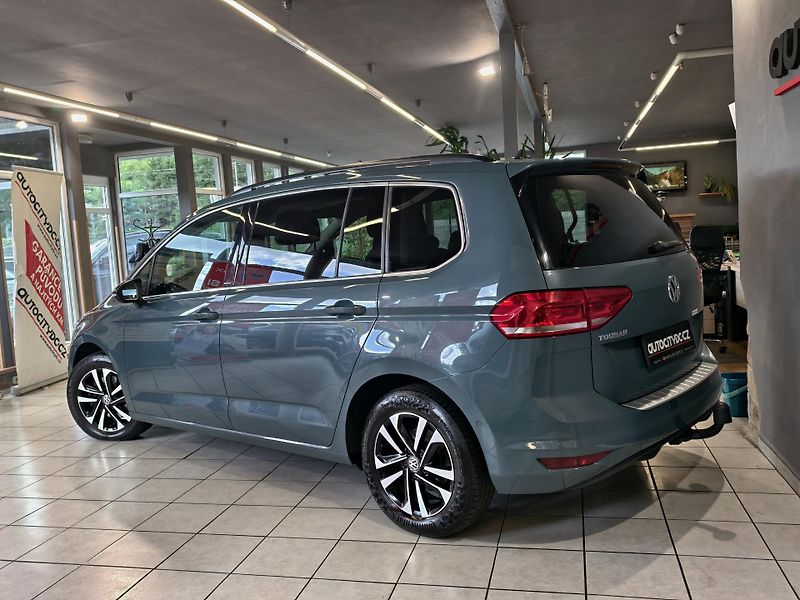 Volkswagen Touran 1.6 TDi DSG, 7 MÍST, IQ.DRIVE - fotka 24 z 24